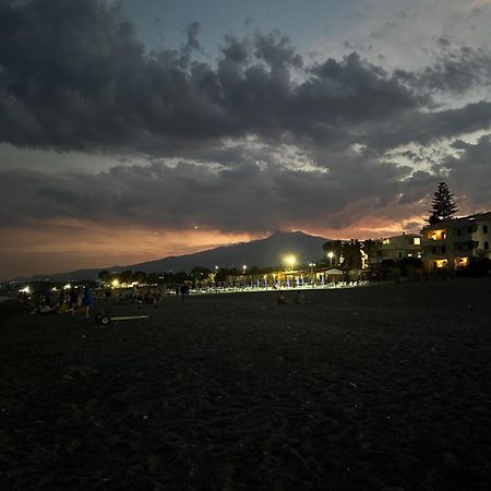 Appartamento I Puritani On The Beach Giardini Naxos Eksteriør bilde