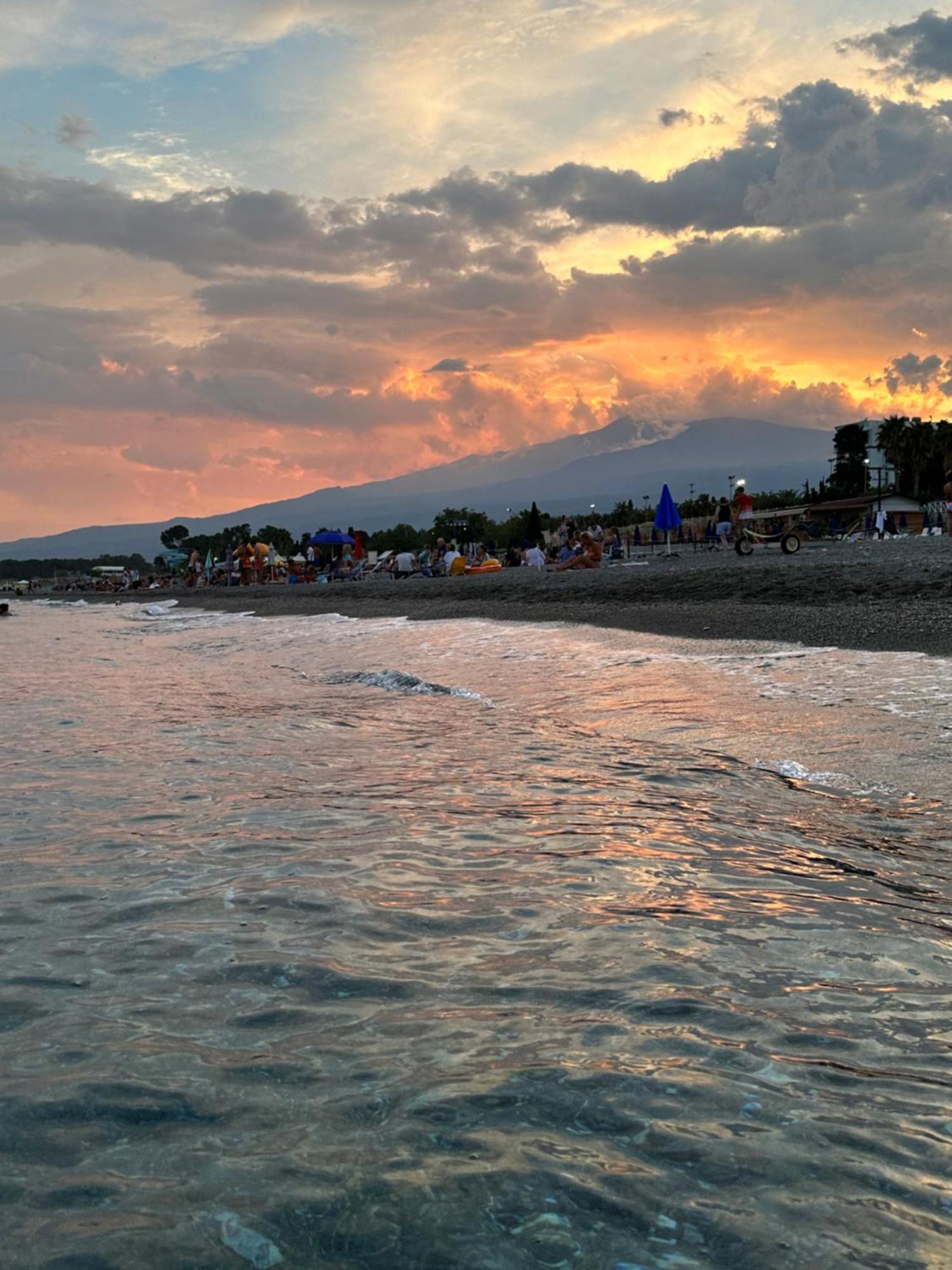 Appartamento I Puritani On The Beach Giardini Naxos Eksteriør bilde