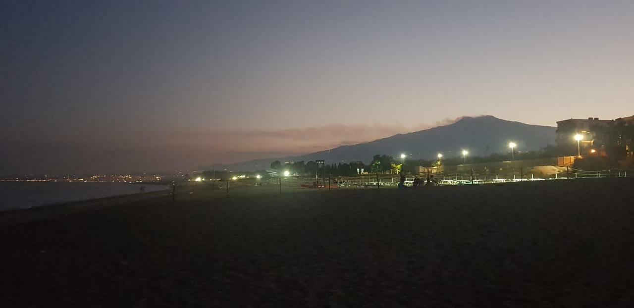 Appartamento I Puritani On The Beach Giardini Naxos Eksteriør bilde