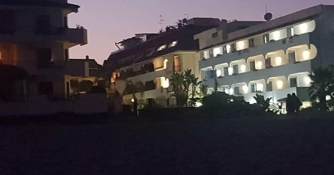 Appartamento I Puritani On The Beach Giardini Naxos Eksteriør bilde