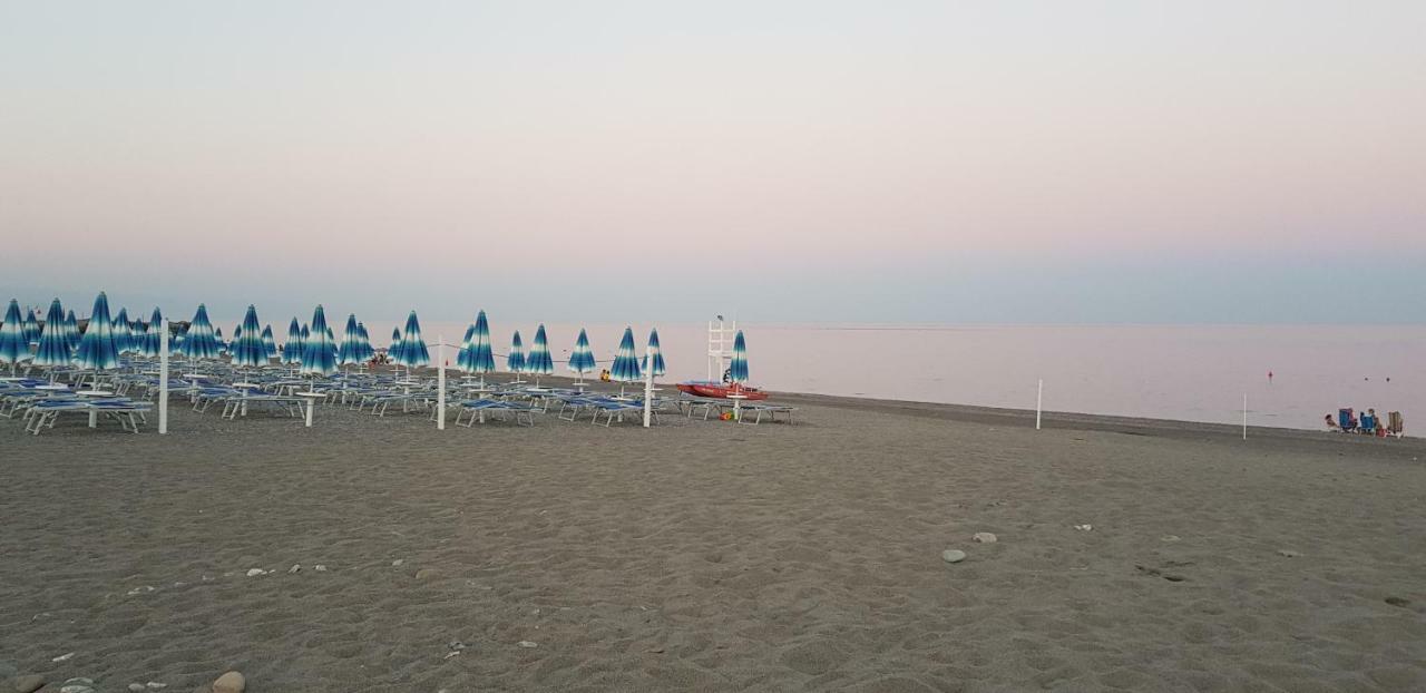 Appartamento I Puritani On The Beach Giardini Naxos Eksteriør bilde