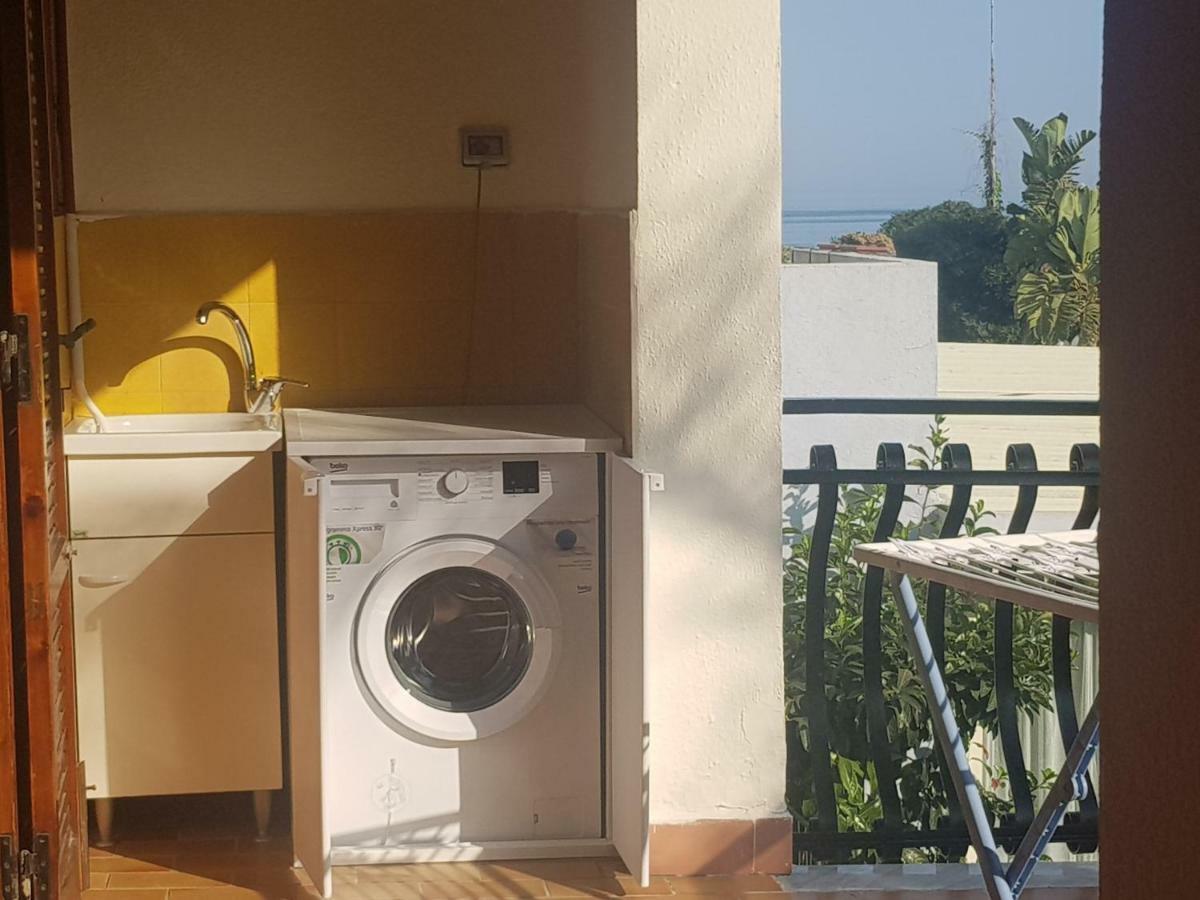 Appartamento I Puritani On The Beach Giardini Naxos Eksteriør bilde